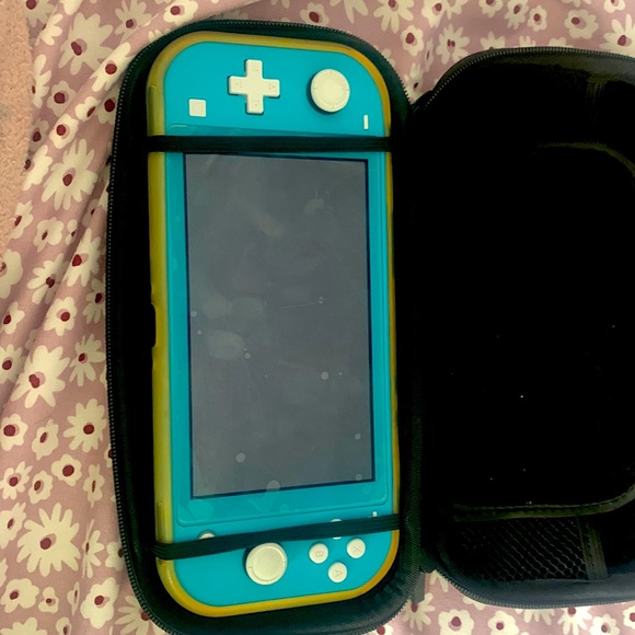 Nintendo switch, Nintendo case , two games - Picture 3 of 5